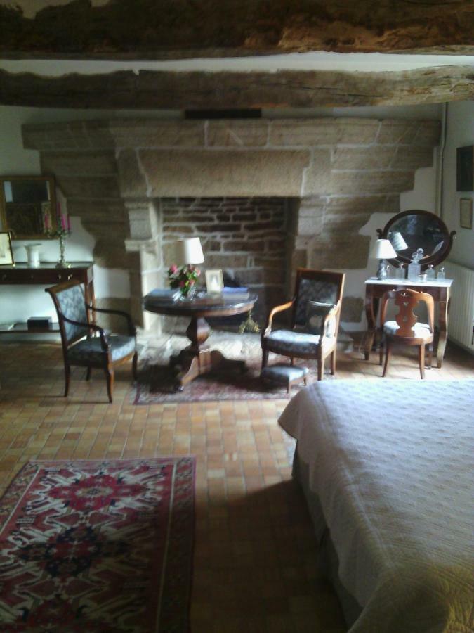 Bed and Breakfast Manoir De Kerguereon Ploubezre Exterior foto